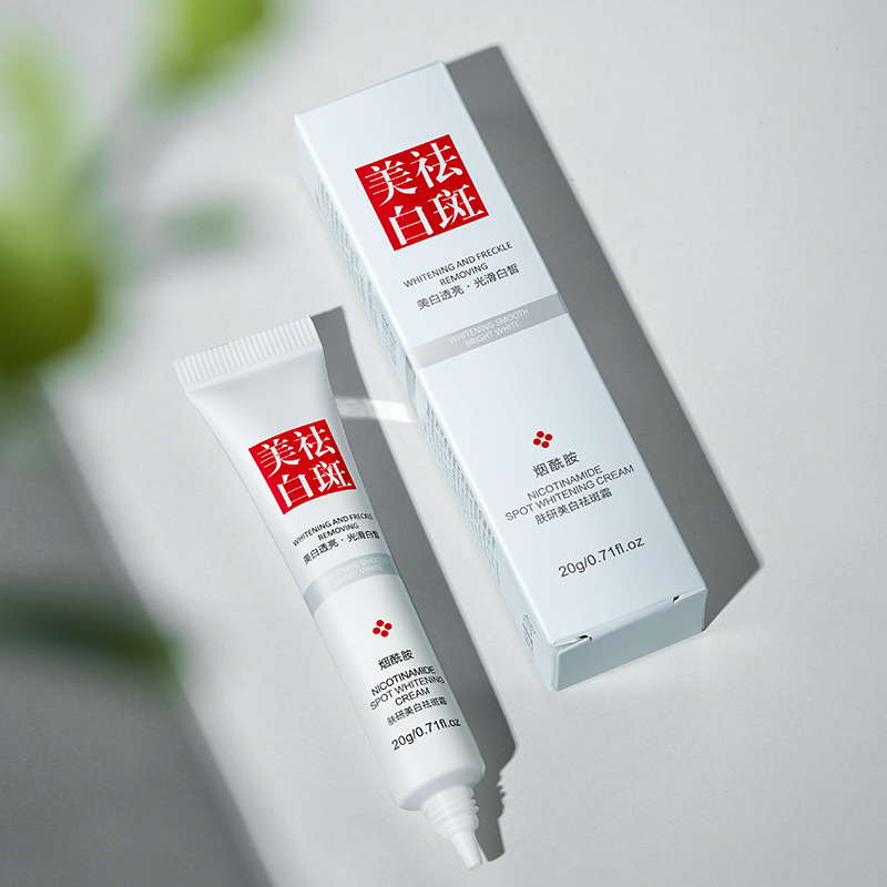 そばかすの色褪せと改善 ブラックスポット フェイスクリーム  - Charcoal Whitening Paste のレビューと価格